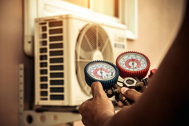 Professional Hvac technician working in Palo Alto, CA